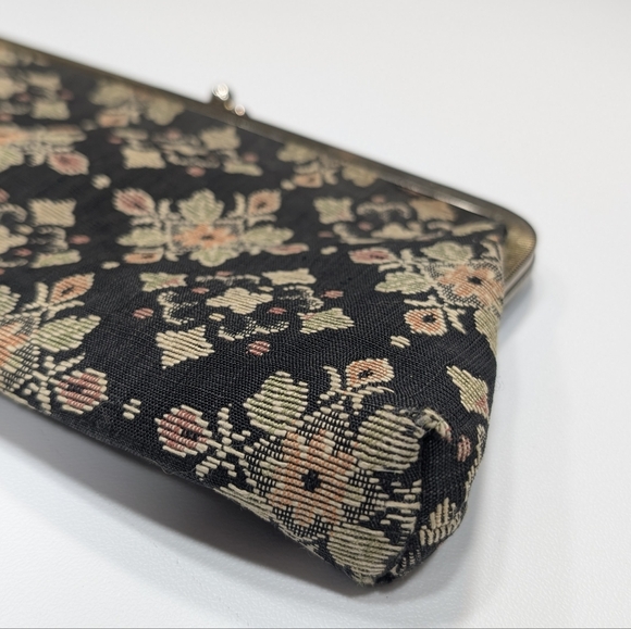 Vintage (50s?) Black Tapestry Clutch W Kiss Lock & Vinyl Interior. 11"X5.5" - Picture 15 of 16